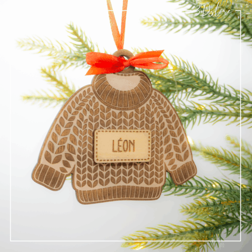 Suspension en bois - Pull de Noël personnalisable